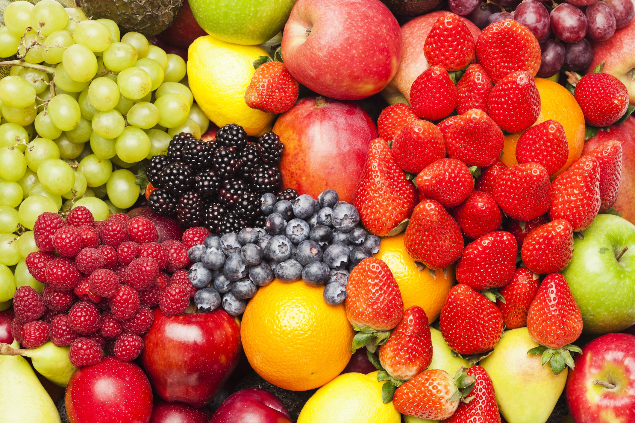 Καλοκαιρινά φρούτα: Πόσες θερμίδες έχει το καθένα και ποιο να επιλέξεις αν κάνεις δίαιτα