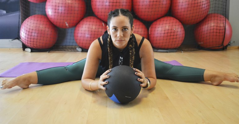 Μάντυ Περσάκη ασκήσεις γυμναστικής με μπάλα