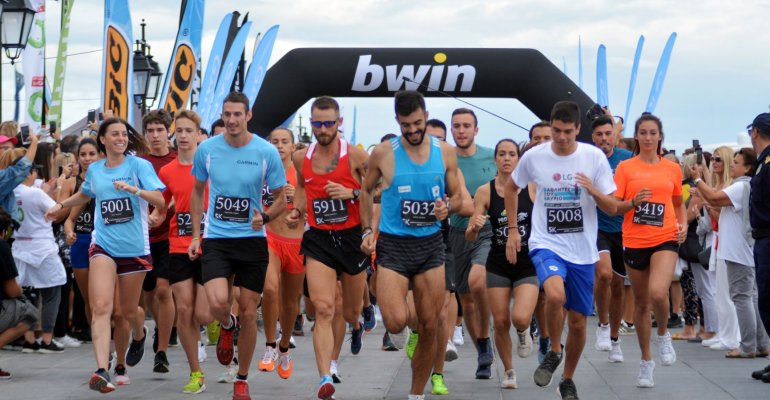 Λαμπαδηδρομία για τα 10 χρόνια Spetses Mini Marathon