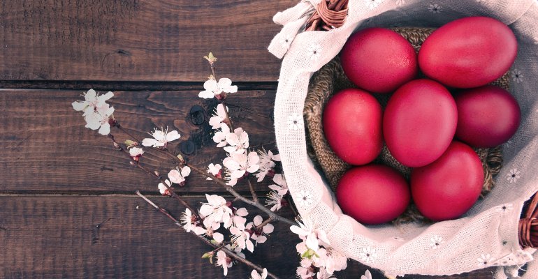 πασχαλινά κόκκινα αυγά μυστικά βάψιμο
