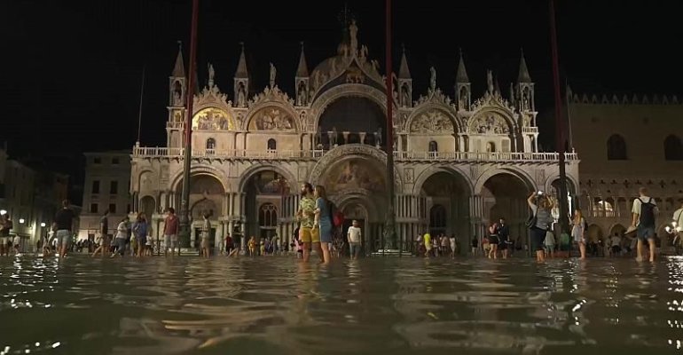 πλημμύρισε μέσα στο καλοκαίρι η Βενετία, δες το βίντεο