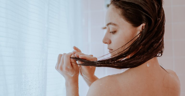Tips για λαμπερά μαλλιά μετά τις διακοπές