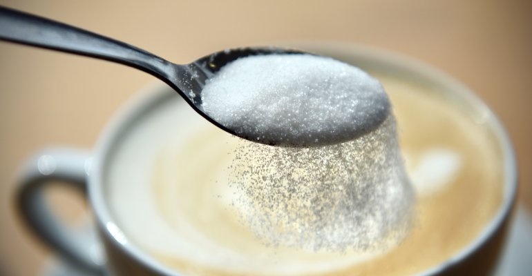 κουτάλι σούπας με ζάχαρη