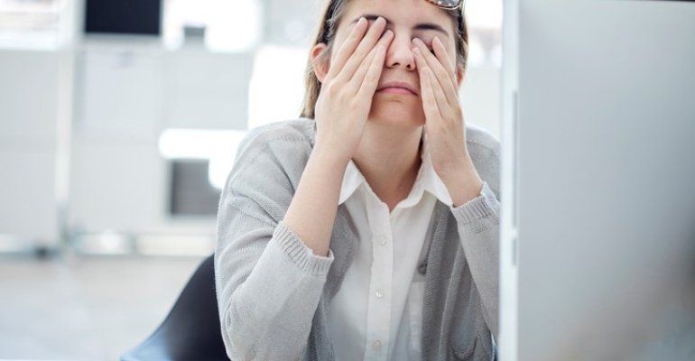 3 τρόποι για να_καταπολεμήσετε τα κουρασμένα μάτια