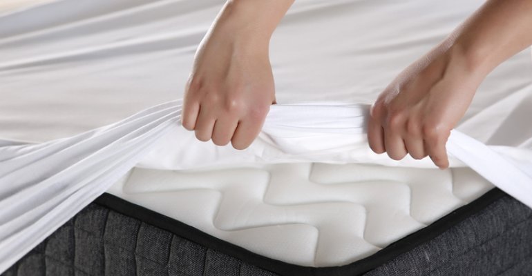 Πως να καθαρίσεις το στρώμα του κρεβατιού σου από του επίμονους λεκέδες