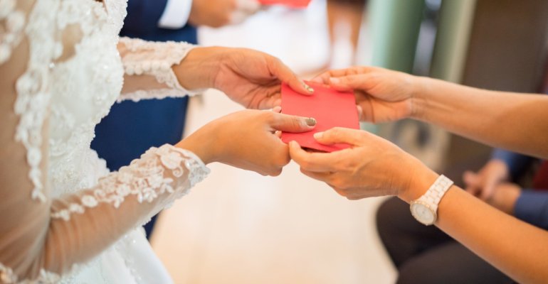 Είσαι καλεσμένη σε γάμο; Αυτά είναι τα οικονομικά και πρωτότυπα δώρα για το ζευγάρι