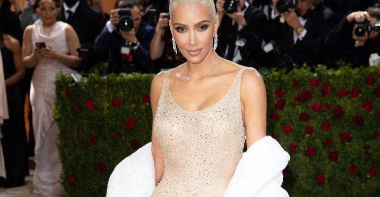 Kim Kardashian: Αποκαλύπτει πώς έχασε 10 ολόκληρα κιλά και κατάφερε να φορέσει το φόρεμα της Μέριλιν Μονρόε