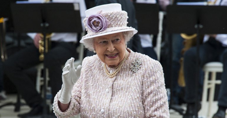Τι είναι το Πλατινένιο Ιωβηλαίο της Βασίλισσας που γιορτάζεται με τόσο ενθουσιασμό στο Ηνωμένο Βασίλειο;
