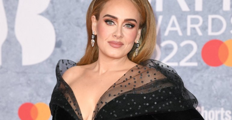 Adele: Εξηγεί για ποιο λόγο έχασε 45 ολόκληρα κιλά και απαντά σε όσους απογοητεύτηκαν με την αλλαγή της εξωτερικής της εμφάνισης