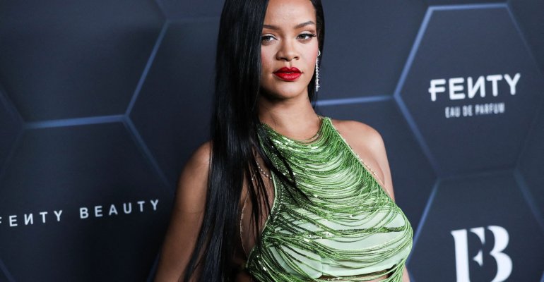 Rihanna: Με τον σύντροφό της Asap Rocky στην πρώτη της δημόσια εμφάνιση μετά τη γέννηση του γιου τους