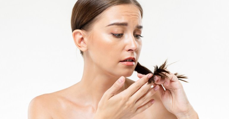 Ψαλίδα μαλλιών: 4+1 τρόποι να απαλλαγείς χωρίς κούρεμα!