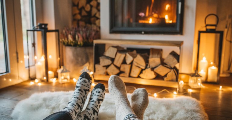 Οι πιο έξυπνοι τρόποι για να ζεστάνετε το σπίτι χωρίς να ανάβετε το καλοριφέρ 