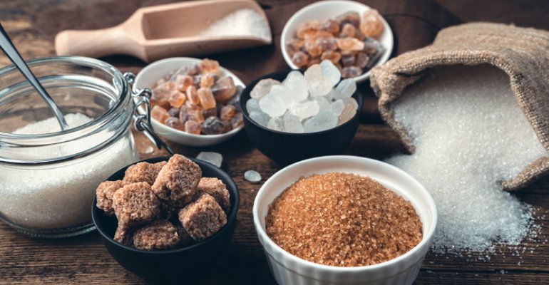 Ποιες είναι οι διαφορές μεταξύ λευκής κρυσταλλικής και καστανής ζάχαρης;