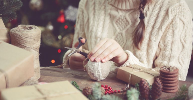 Χειροποίητα χριστουγεννιάτικα στολίδια: ιδέες για να εξοικονομήσεις χρήματα και να έχεις το πιο ιδιαίτερο δέντρο