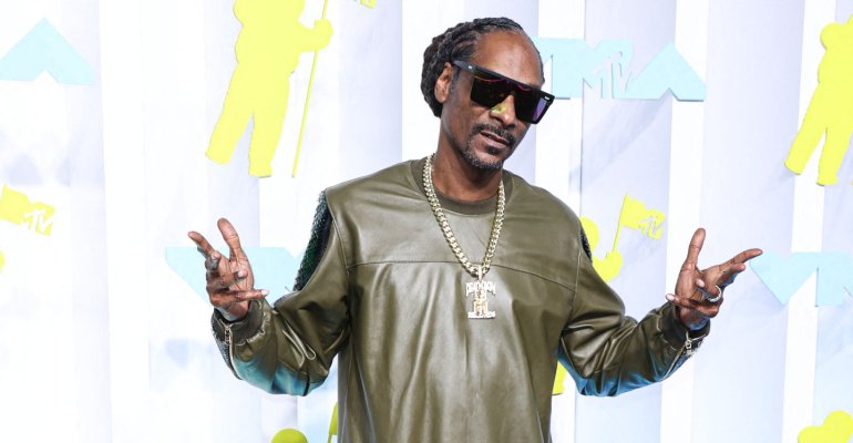 Snoop Dogg: Μεταμορφώθηκε σε Wednesday και έγινε viral μέσα σε λίγα λεπτά - Δείτε το απίθανο βίντεο