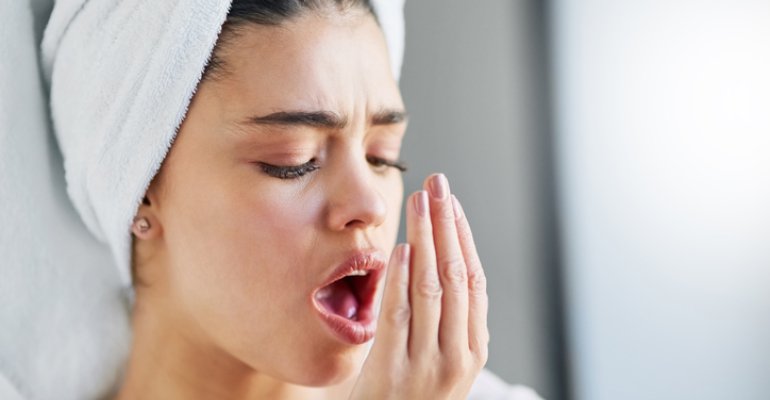 Που οφείλεται η άσχημη αναπνοή και πως αντιμετωπίζεται η δυσοσμία του στόματος;