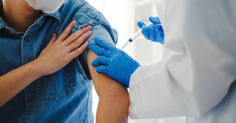 Εμβόλιο γρίπης: Αυτές είναι οι κατηγορίες πολιτών που θα μπορούν να εμβολιάζονται έναντι της γρίπης δωρεάν και χωρίς συνταγή 