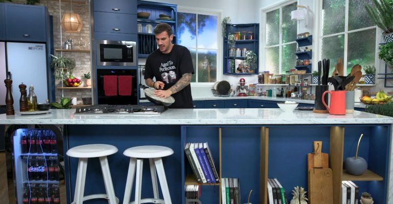 Kitchen Lab: Ο Άκης Πετρετζίκης παρουσιάζει το πιο λαχταριστό μενού για αυτό το Σαββατοκύριακο