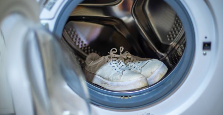 4 τρόποι για να καθαρίσεις τα λευκά αθλητικά σου παπούτσια και να γίνουν σα καινούργια!