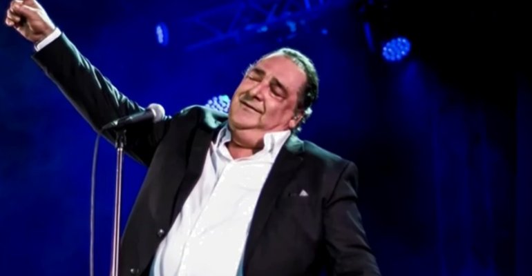 Βασίλης Καρράς: Η φωτογραφία του τραγουδιστή μετά την απώλεια 42 κιλών