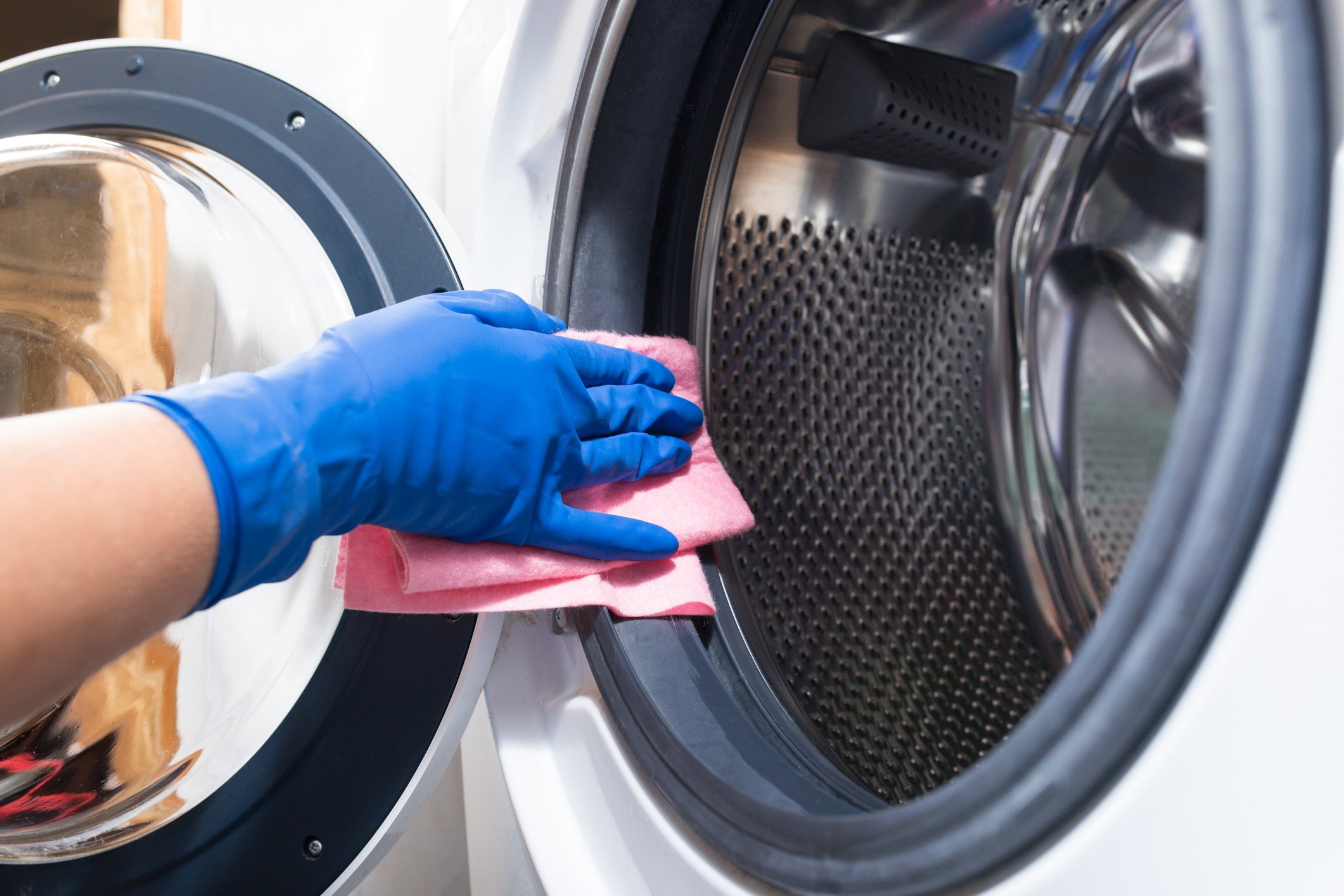 Καθάρισε το πλυντηρίο ρούχων με υλικά που έχεις στο σπίτι σου