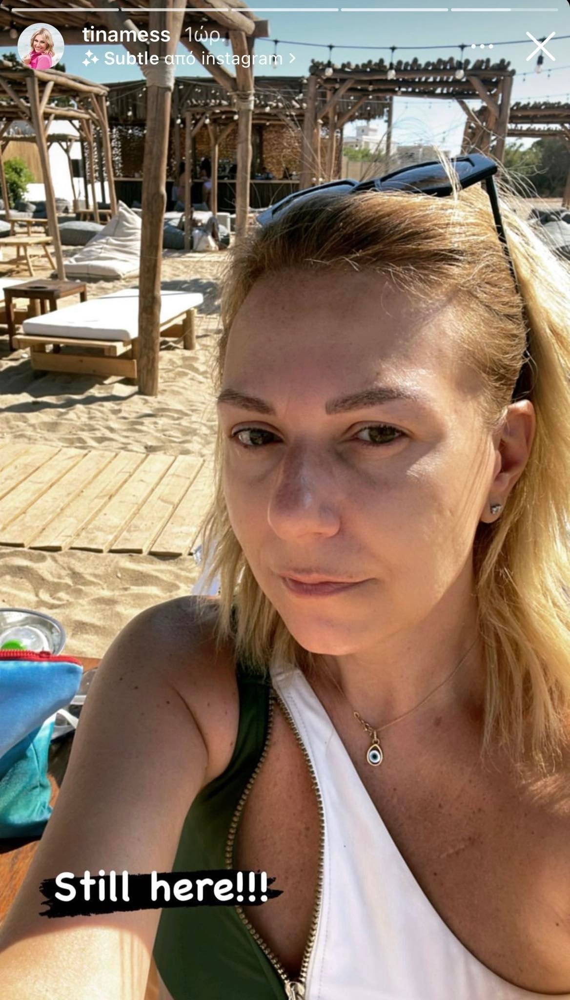 Τίνα Μεσσαροπούλου: Δείτε τη δημοσιογράφο να ποζάρει χωρίς ίχνος μακιγιάζ και με μαγιό στην παραλία