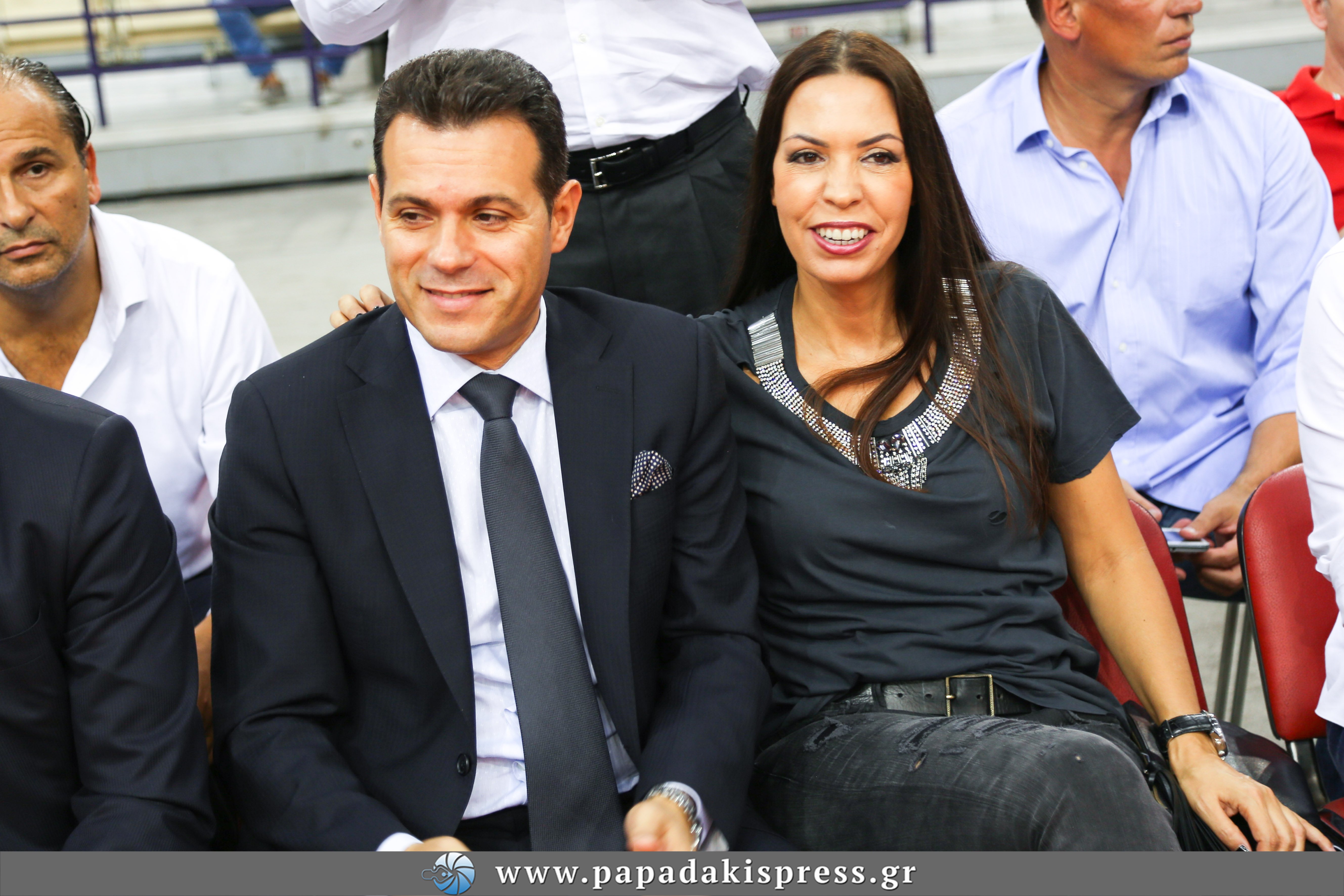 Δημήτρης Ιτούδης: Αυτή είναι η γοητευτική σύζυγος του προπονητή της Εθνικής μπάσκετ, με την οποία έχουν αποκτήσει μια κόρη