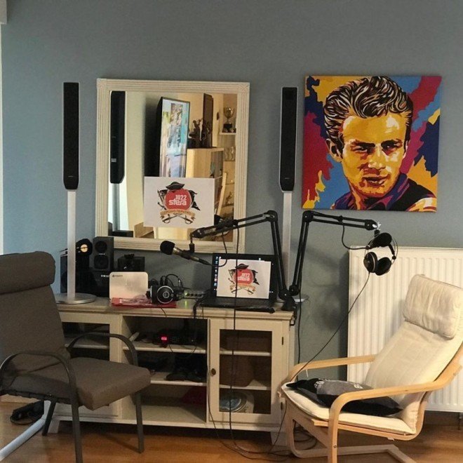 Γρηγόρης Αρναούτογλου- Νάνσυ Αντωνίου: Δείτε εικόνες από το μοντέρνο σαλόνι του σπιτιού τους και το δωμάτιο στούντιο
