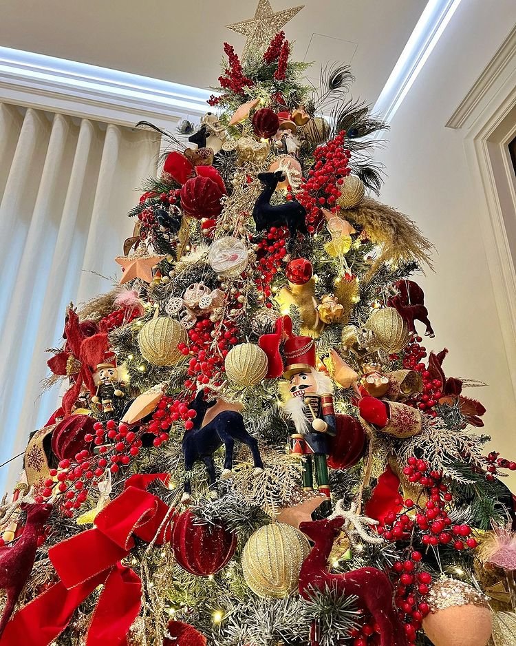 Σπύρος Σούλης: Στόλισε δέντρο στο σπίτι του και μας δίνει υπέροχες ιδέες και tips για χριστουγεννιάτικη διακόσμηση