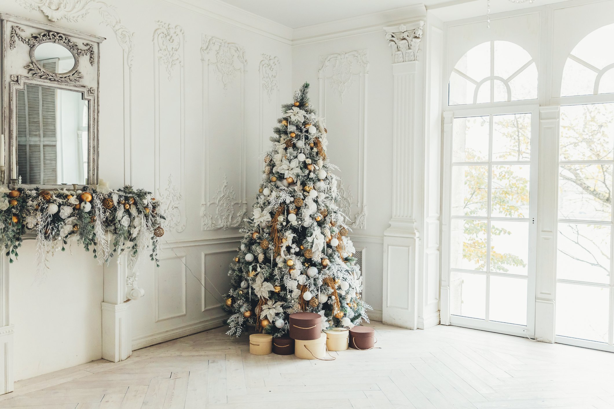 Το απίθανο κόλπο που πρέπει να ακολουθήσεις για να φαίνεται το χριστουγεννιάτικο δέντρο σου πιο ακριβό και γεμάτο